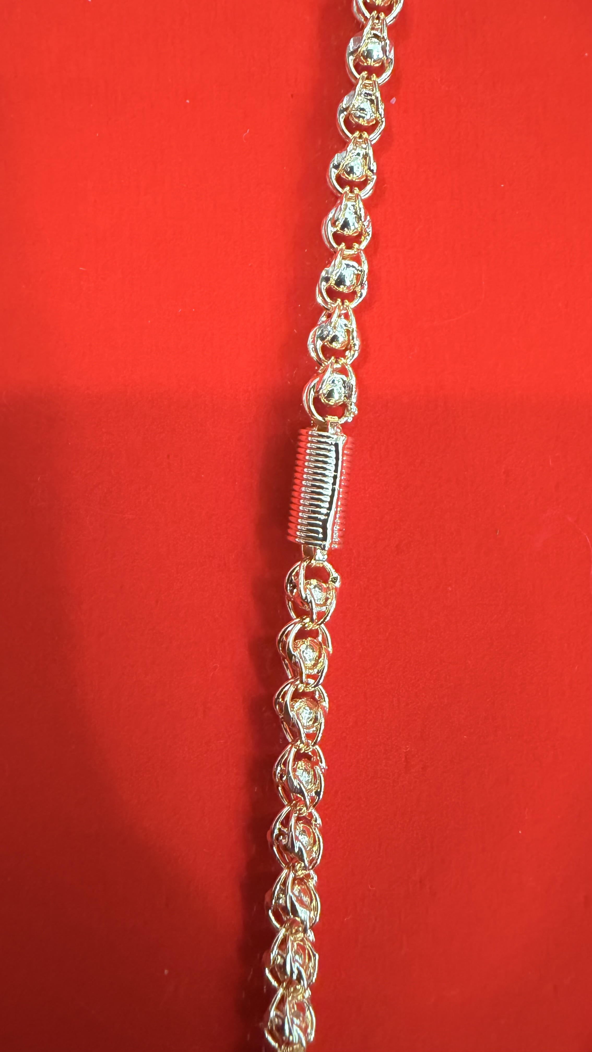 Moti-Lotus Chain